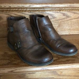 Brown leather Naturalizer bootie